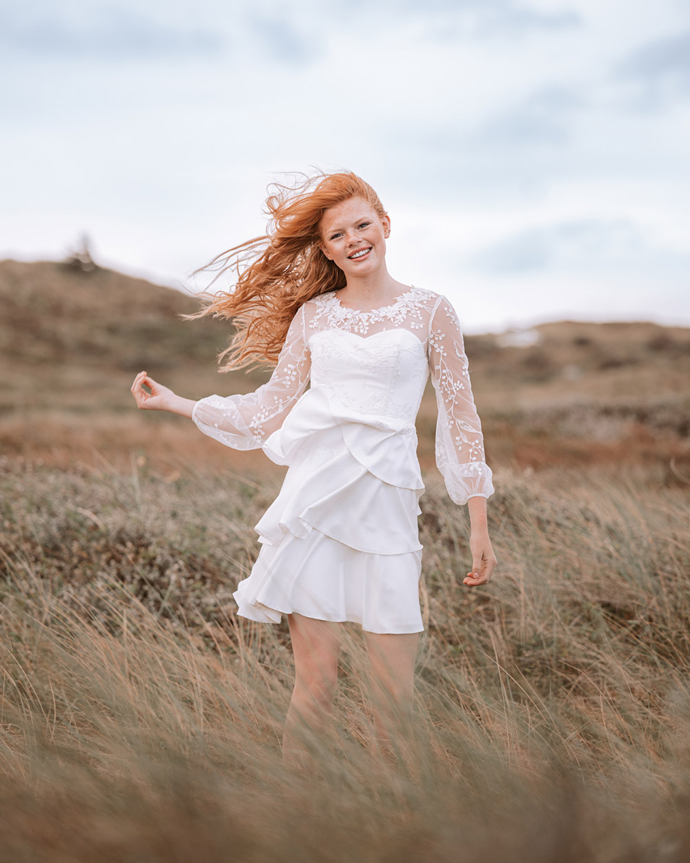 Personlig og naturlig konfirmationsfotografering i Thy, Jylland. Unikt portræt af konfirmand, udført af professionel konfirmationsfotograf.