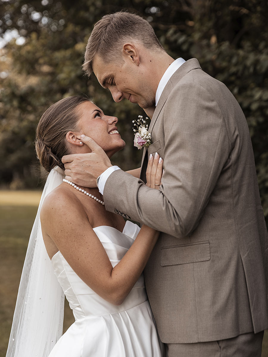 Bryllup – Billeder fra hjertet af jeres store dag. Professionel bryllupsfotograf i Randers, Østjylland og hele Jylland.
